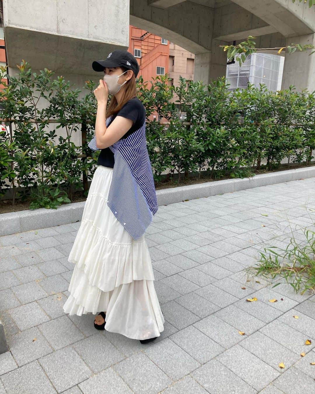 宮﨑真実さんのインスタグラム写真 - (宮﨑真実Instagram)「今日の私服🤎  casaflineのスカートが可愛い🤍  シャツとTシャツはユニクロ🥦」7月18日 20時55分 - miyazakimami.spocom