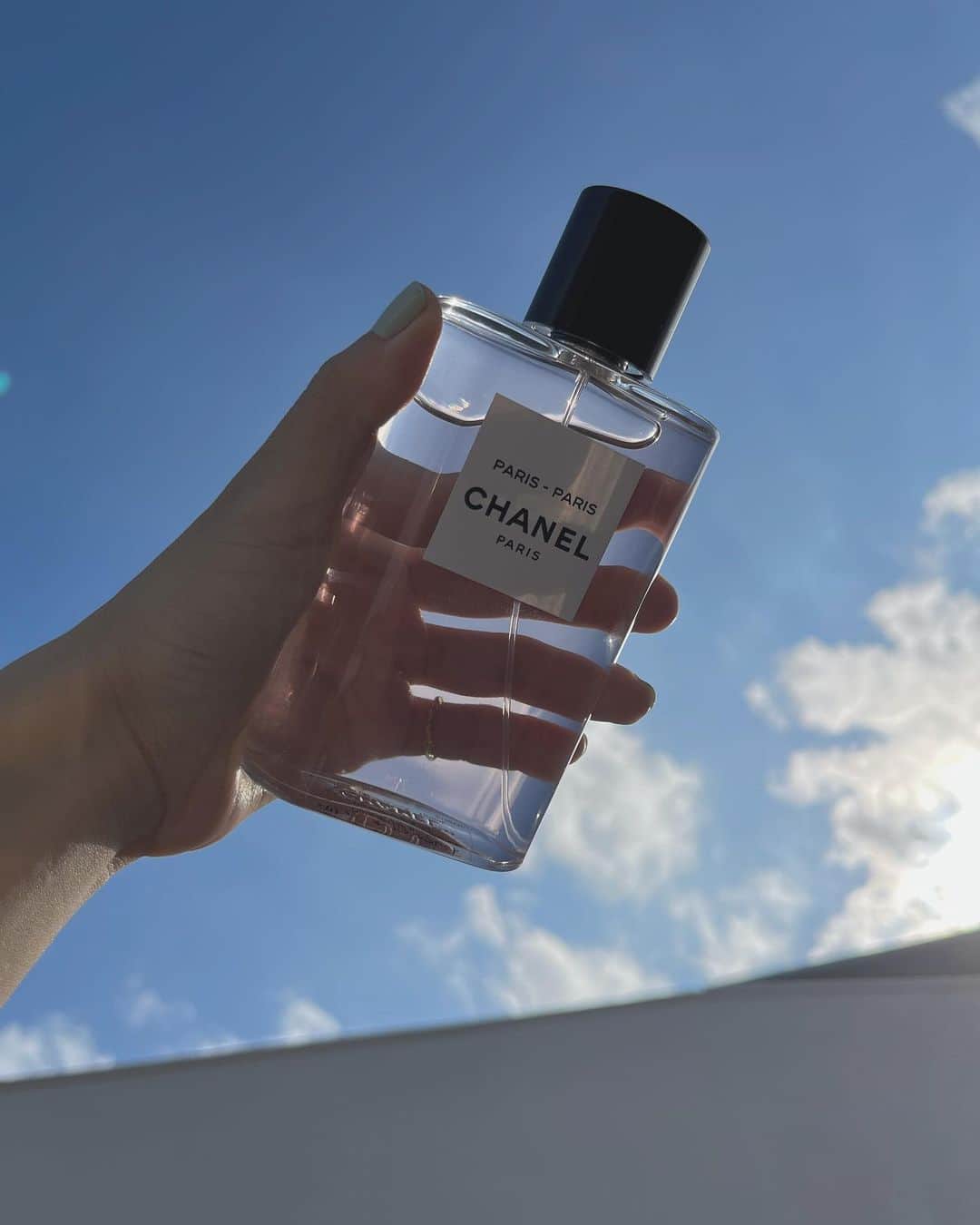 飯島望未のインスタグラム：「New scent is 💗 @chanel.beauty」