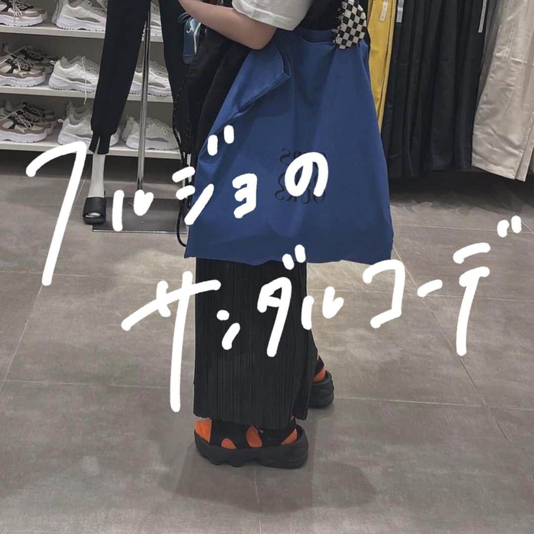 のインスタグラム：「＼ フルジョのサンダルコーデ 🌞 ／  フルジョの夏におすすめ サンダルコーデを紹介してみました🙌🏻  -` ̗ 是非参考にしてね 🐻 ˎˊ˗  📸 ： thankyou ▼  @_sadisticblue_  @reikaa03  @minayo_ponddirector   ──────────  🏡古着女子がプロデュースするブランドを紹介🏡  ・9090 ナインティナインティ @9090s_ 👖👟 ・spoon スプーン @spoon__store 🥄✨ ・nemne ねんね @nemne_store 🌿🥛  ──────────  ▫️プロフィールのリンクに 各ブランド サイトが 貼ってありますのでチェックしてください 🔍  ▫️古着を素敵に着こなしてる女性の方を Repostでご紹介させていただきます 🫐   ▫️写真は全て #フルジョ #古着女子 @furuzyo タグ付け投稿 or ご本人様に【掲載許諾】をとっております 🏷‪‪‪‪‬⸒⸒  ぜひ 素敵なコーデを 教えてください 🎧  #古着女子 #古着コーデ #ゆるコーデ #プチプラコーデ #服好きな人と繋がりたい #お洒落さんと繋がりたい #カジュアルコーデ #メンズライクコーデ  #メンズライク女子  #ストリートファッション #ストリート系女子  #スト女 #着画 #ラテカラーコーデ #置き画コーデ #ガーリーコーデ #今日のコーデ #ファッションコーデ #メンズライク #モテコーデ #シンプルコーデ  #古着すきな人と繋がりたい  #春コーデ  #夏服」