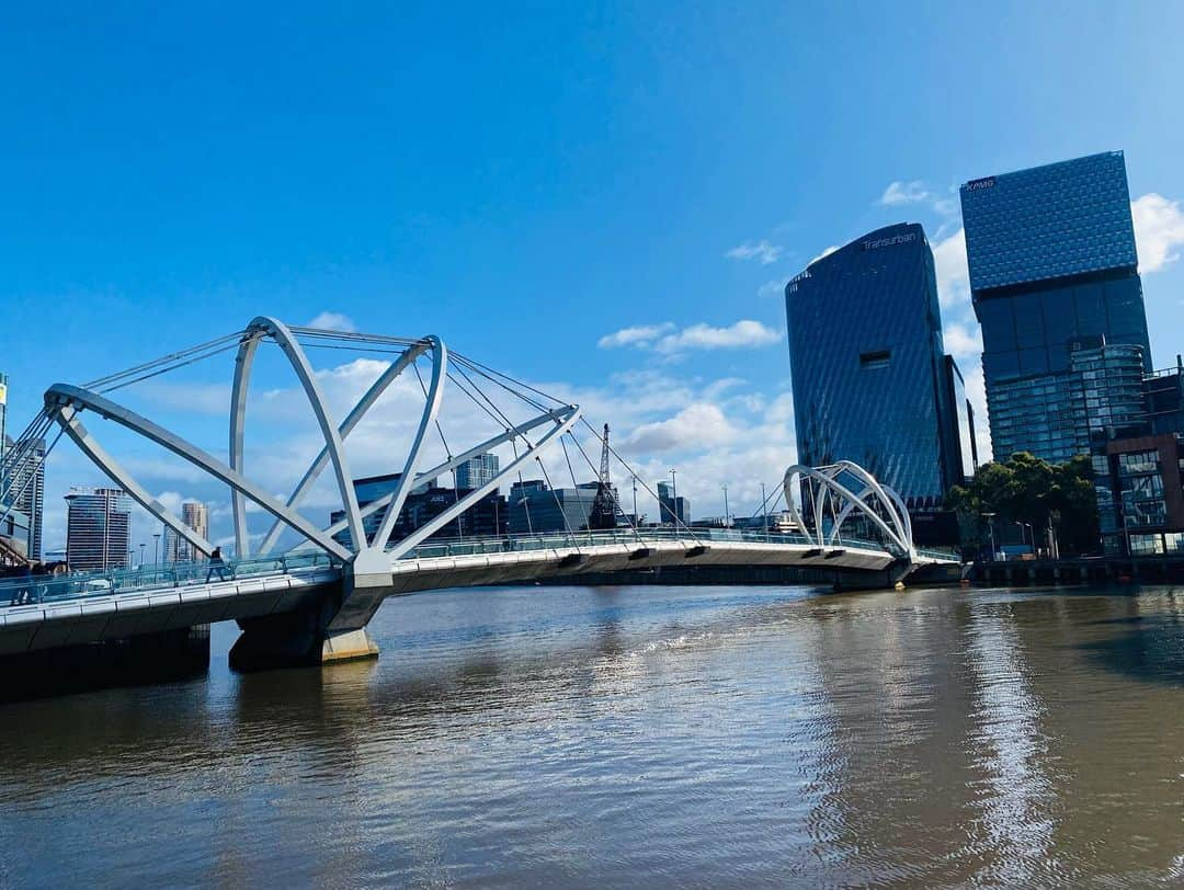 ユナ・デュフネさんのインスタグラム写真 - (ユナ・デュフネInstagram)「Melbourne City view 🇦🇺 . . . #Work #IATA #SC151 #Siteinspection #view #skyscrapers #city #Australia #worldtraveler  @visitmelbourne」7月18日 23時46分 - youna_d