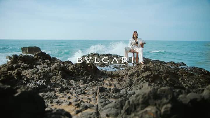 リウ・ウェンのインスタグラム：「Thrilled to join @bulgari as the new Global Accessories Ambassador! Exciting things to come 💪」