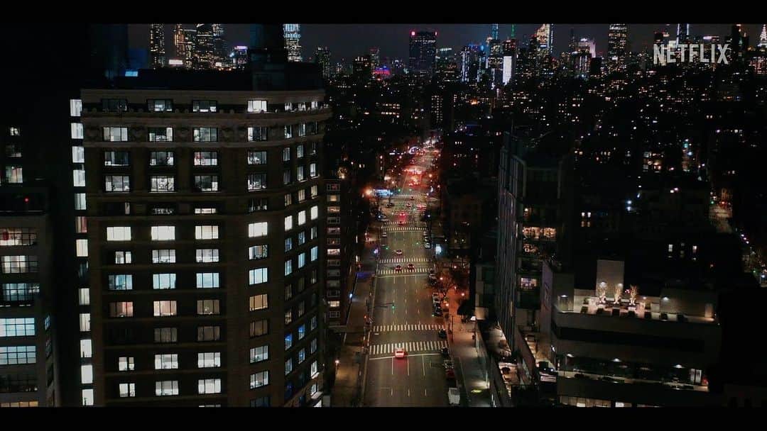 マーシャ・ゲイ・ハーデンのインスタグラム：「Gay Love Story? NYC? Funny? Poignant? I’M IN!   It was a dream come true to work on @uncouplednetflix in my favorite city, New York City. I have always been obsessed with @nph , and have a girl crush on @tishacampbellmartin , so to play with the two of them was fantastic! #DarrenStar and #JeffreyRichman  couldn’t have been a better team, and I’m super excited to share this with the world!」