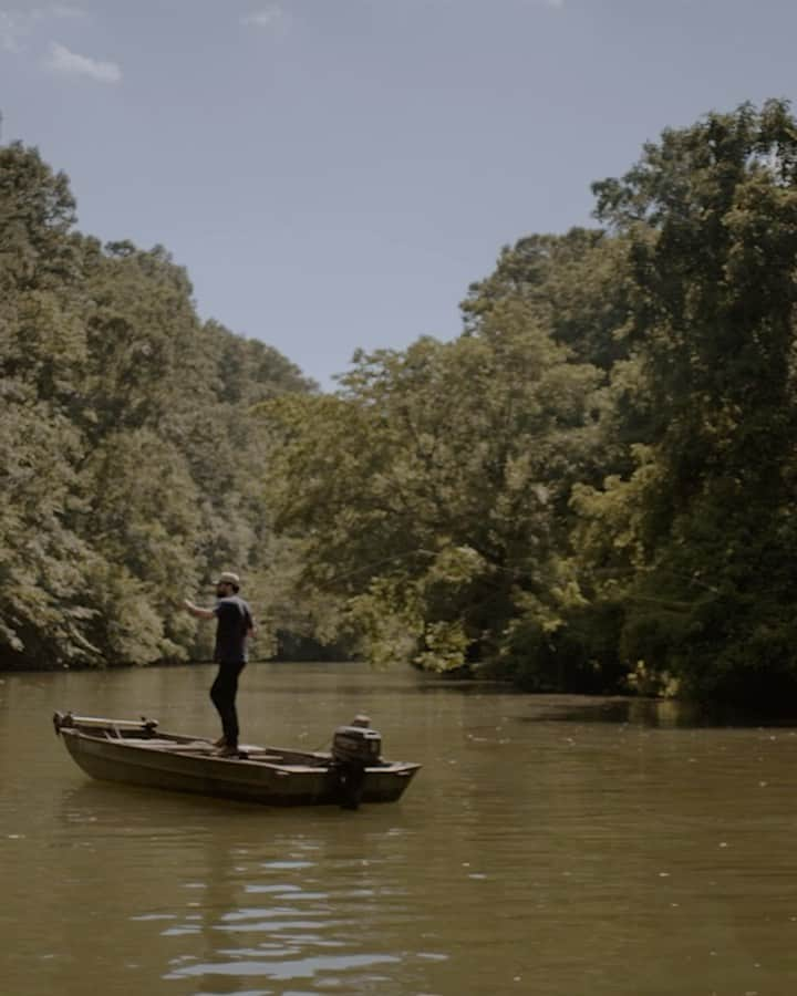 サム・ハントのインスタグラム：「Water Under The Bridge video Out now on Youtube」