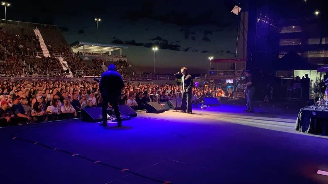 クリス・ドートリーのインスタグラム：「Last night in Airway Heights, WA… Performing Interstate Love Song with @stpband  What an amazing night and experience. So grateful for my life  🎥 @martyobrien」