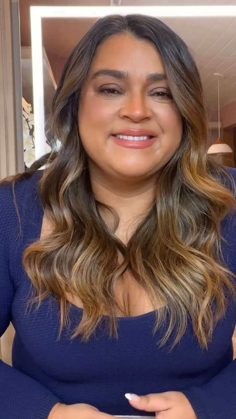 Preta Gilのインスタグラム：「Amores, a diversidade é um fator importante e necessário em todos os âmbitos. Eu fiquei honrada em ser convidada pela Meta para falar de um assunto tão importante e essencial na nossa sociedade.   O programa Diversidade de Fornecedores da Meta tem uma missão de auxiliar através da prestação de serviços empresas que tenham pelo menos 51% de participação societária de grupos sub-representados.   É cada vez mais importante a gente valorizar e incentivar negócios liderados por grupos que, muitas vezes, são excluídos na sociedade. Convido vocês para assistirem um pouco da minha conversa com @adrianapreta, da @feirapretaoficial, Camila Ribeiro, weconnect_international_brasil e Patricia Gandolfi, da @meta sobre esse programa! #publicidade @diversidadedefornecedores」