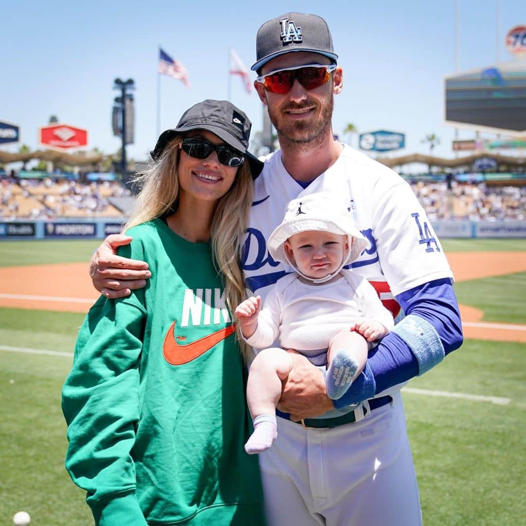 クレイ・ベリンジャーさんのインスタグラム写真 - (クレイ・ベリンジャーInstagram)「2 years and many many more. 🫶 ❤️」7月19日 4時49分 - cody_bellinger