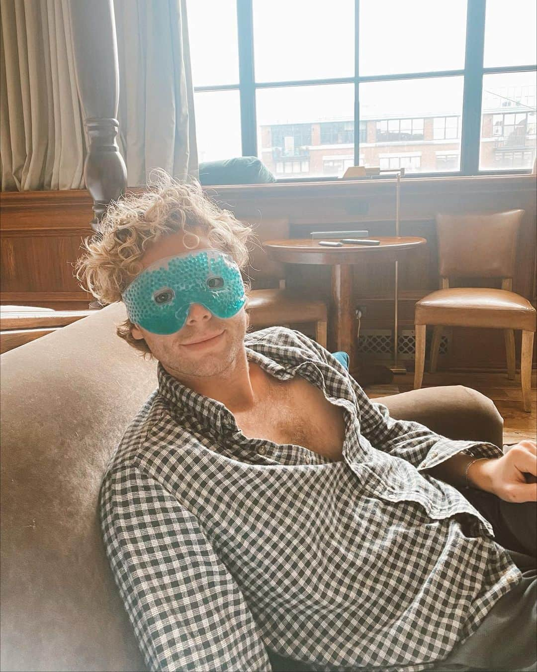 ルーク・ヘミングスさんのインスタグラム写真 - (ルーク・ヘミングスInstagram)「I don’t think the lip ring works at 26, but the eye mask certainly does 🤘🏻 thank you for all the birthday love 🥰」7月19日 6時09分 - lukehemmings