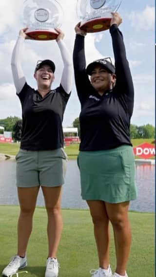 ジェニファー・クプチョのインスタグラム：「🖤💚#TeamYOC🖤💚  🍾2022 @dowglbi Champs🍾 enjoy our walk up song!   @yocgolf」