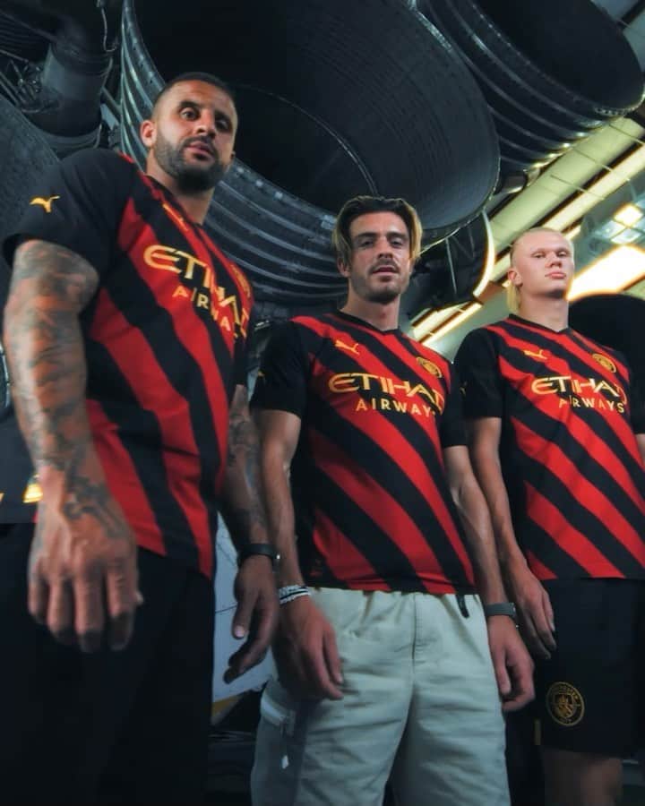 のインスタグラム：「The deepest, sharpest moving images of a @mancity kit ever 🔭  The 2022/23 @mancity x @pumafootball Away kit has landed at NASA. Available now.」