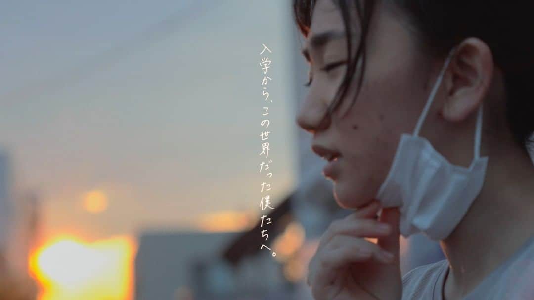 のインスタグラム：「修学旅行がなくなった。  合宿にはいけなかった。  練習も制限された。   それでも、辞めたいなんて思わなかった。  これは、この夏を迎える全ての部活生への応援歌です。  詳細はプロフィール画面へ。 https://youtu.be/k16g8p4GUE0  ＃この世界で強くなる ＃すべての努力のそばに ＃カロリーメイト ＃部活　＃神門　#goudo ＃入学からこの世界だった僕たちへ」
