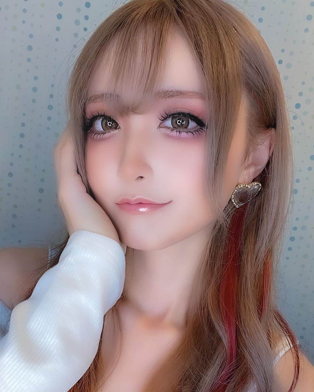 のインスタグラム：「最近天気悪いとき多いけど土日は晴れるといいね！土日はカモミールのバースデーイベントがあるよ！！  会えるのめちゃめちゃ楽しみにしてるー！  #カモミール生誕祭 #カモミール生誕祭2022  #コスプレイヤーカモミール」