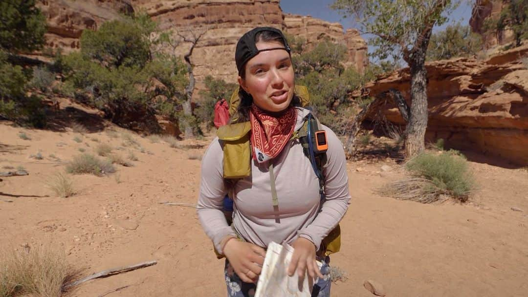 REIのインスタグラム：「The Maze in Canyonlands National Park has been described as a thirty square mile puzzle in sandstone making it difficult to navigate. Watch Miranda @mirandagoesoutside go back to the basics and solve the problem using ONLY a compass and map.  Link in bio to follow the journey. 🧩」