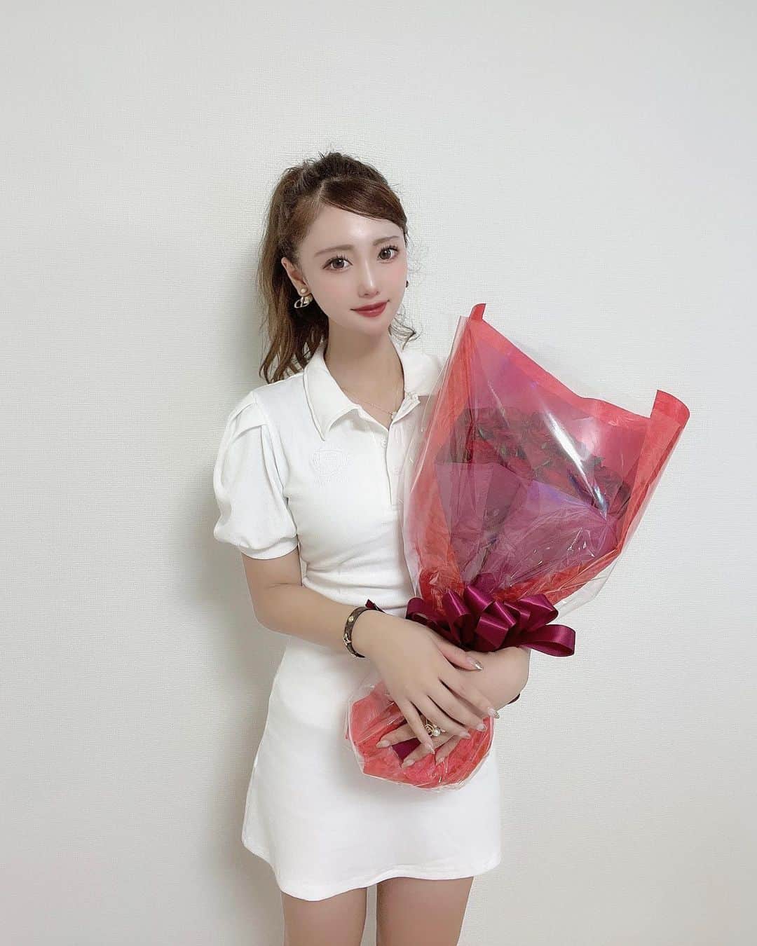 のインスタグラム：「歳の数の薔薇🌹✨ 🥼▷▷ @shein_japan」