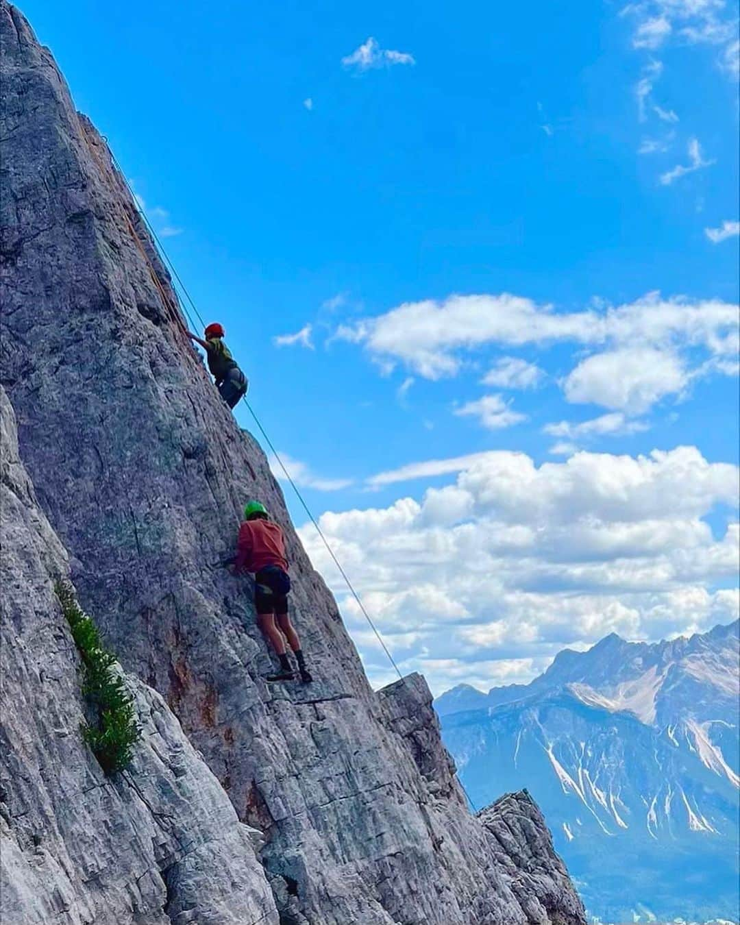 のインスタグラム：「🧗‍♂️」