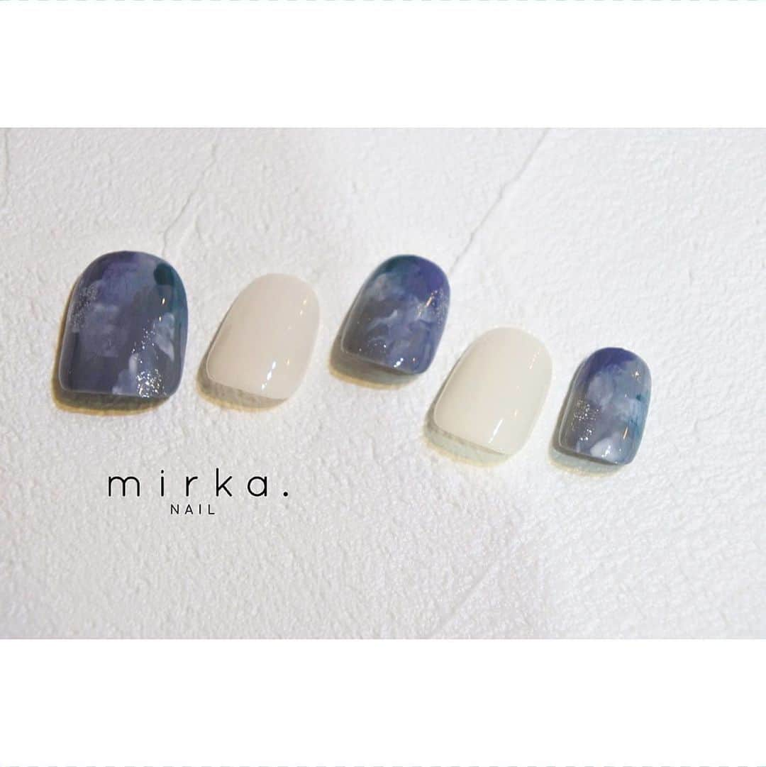 mirka. NAIL(ミルカネイル)さんのインスタグラム写真 - (mirka. NAIL(ミルカネイル)Instagram)「⁡ ⁡ ⁡ new !! ⁡ ⁡ ⁡ #mirkanailsample ………………………………………………………… ⁡ ご予約、お問い合わせは LINE ID⇒ @mirka.nail (@含む)まで。 ⁡ ご新規様はハイライトの「ご案内」と「ご予約方法」を必ずお読みいただいてからご予約くださいますようお願いいたします。 空き状況や詳細はLINEの投稿からご確認ください。 ⁡ 感染予防対策をしっかり行ったうえでお客様をお迎えしております。 ⁡ 〈感染予防の取り組み〉と〈お客様へのお願い〉を ハイライトにてまとめておりますので、ご確認くださいませ◯ ⁡ ⁡ ⁡ #mirkanail#nails#nail#nailart#naildesign #ショートネイル#ネイルアート#ネイルデザイン#ネイル#大人ネイル#シンプルネイル#オフィスネイル#ニュアンスネイル#ナチュラルネイル#カジュアルネイル#ショートネイルデザイン #プライベートサロン#プライベートネイルサロン#東京ネイルサロン#東京ネイル#江東区ネイルサロン」7月19日 17時40分 - mirka.nail