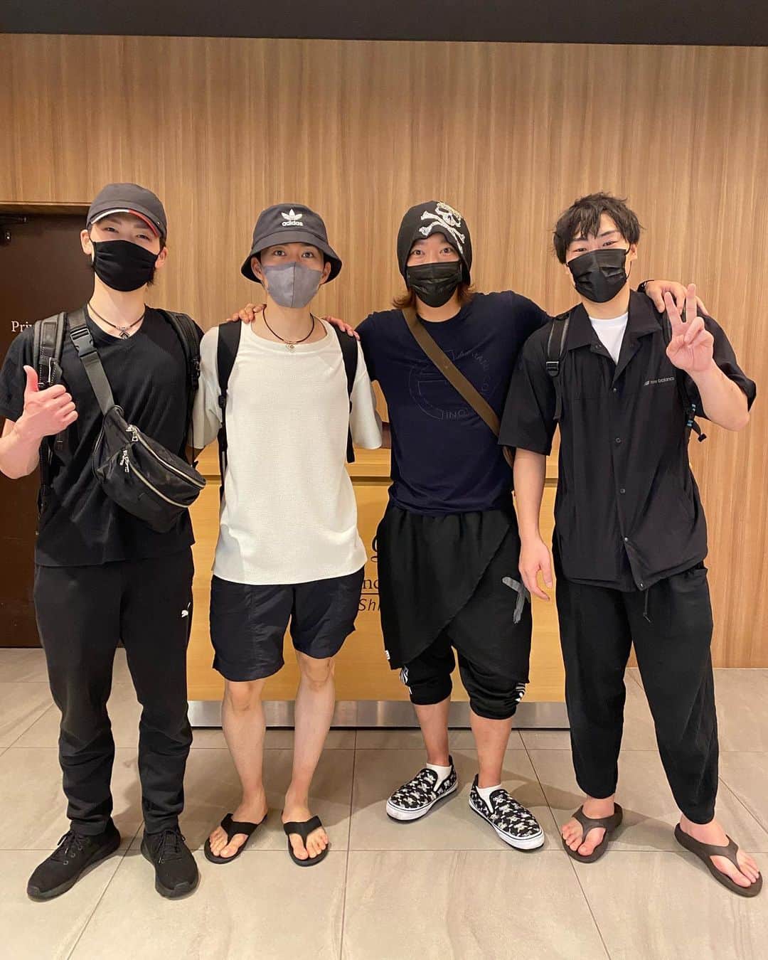 小林宏一のインスタグラム：「東京公演4日間終わってしまいました😣 ファンのみなさん！ 手作りうちわやペンライト本当にありがとうございます😭 めちゃくちゃ嬉しいです💕 もっともっと色々な所でショーができるように頑張りますのでこれからも応援宜しくお願いします💪 #PIW」