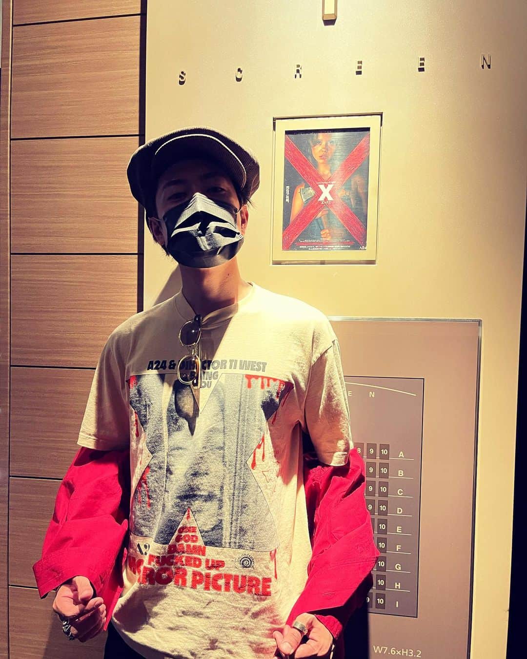 間宮祥太朗のインスタグラム：「XのTシャツ着てX鑑賞」