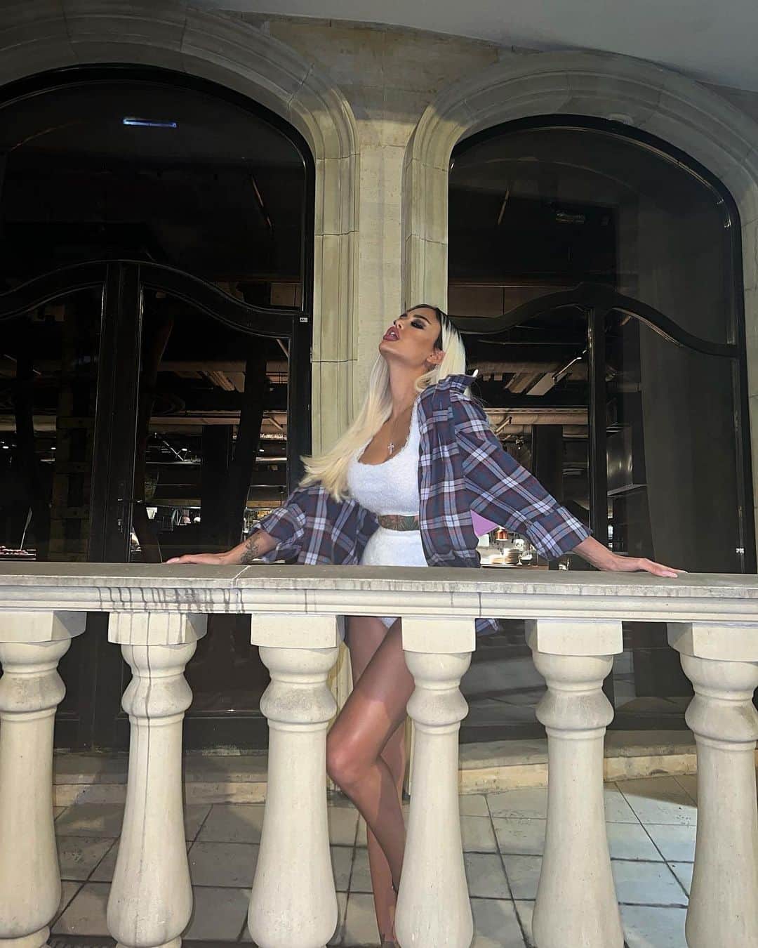 Nita Kuzminaのインスタグラム：「Люблю ночь.. Бесконечно люблю это  магическое время суток.. Ночью Я ощущаю себя наиболее комфортно, т к разрешаю всем своим демонам выйти наружу..😈🔮 (листайте)」