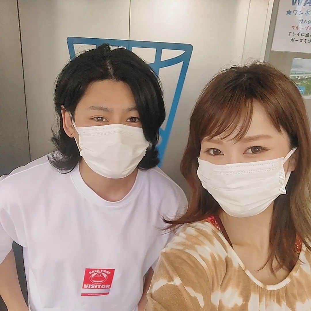 松浦まりなさんのインスタグラム写真 - (松浦まりなInstagram)「園内の所々に、お食事屋さんあって お昼ごはんは何処にしよーか迷った🧐🌺  昼はカレーとキムチ牛丼  富士山ピザも気になったー😏  帰り際 ジャンボロコチキン、熱々で美味かった😁  #富士急ハイランド　#スライダー#FUJIYAMAスライダー #遊園地#ジェットコースター#景色好きな人と繋がりたい #デートスポット #お出かけスポット#富士急#pr #お出かけコーデ」7月19日 14時12分 - matsuura.marina