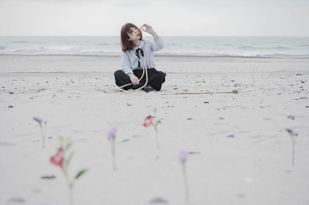 くーまんのインスタグラム：「rope&flowers  #niigatapic  #team_jp_  #ig_photooftheday  #instagram #icu_japan #igersjp  #tv_living  #tv_soul  #art_of_japan  #reco_jp #transfer_visions #m3xtures  #rsa_mystery  #jj_sombre  #colorsjp #bestjapanpics #good_portraits_world #gataphoto #japan_bestpic_ #Rox_Captures #nipponpic #ig_mood #pasha_magazine」