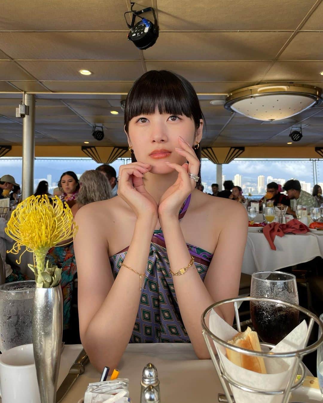 新井貴子のインスタグラム：「🌇🛳🍴🍾」
