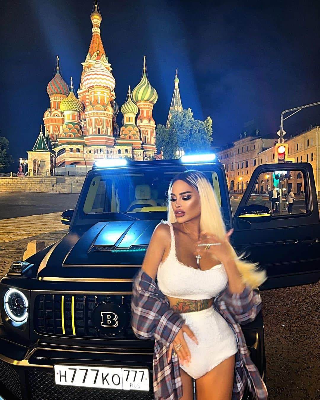 Nita Kuzminaのインスタグラム：「Любовь — это состояние, когда отдавая — обретаешь 💕 _ Плюшевый sexy костюмчик от @sodamoda.ru」