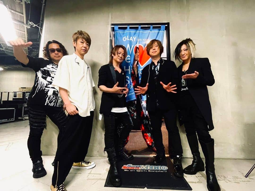 村山☆潤のインスタグラム：「GLAY LIVE TOUR 2022 〜We♡Happy Swing〜 Vol.3 Presented by HAPPY SWING 25th Anniv.  宮城・ゼビオアリーナ仙台 ２日間ありがとうございました！  夢のような２日間で、楽しく演奏できました！  ありがとうございました！  #GLAY #hs25th  #アコーディオン歴2日」