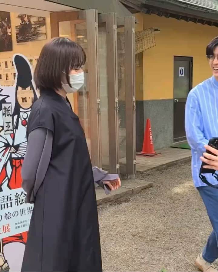 純愛ディソナンスのインスタグラム：「🔷ここみせ👀#純愛ディソナンス🔷  2話の神社シーン⛩ 撮影終わりに「あるもの」を見つけ、吸い寄せられるように近づいて行った #中島裕翔 さんと #比嘉愛未 さん  そこにあったものとは……📸（続く）  ⚠️1話見逃しは #TVer で無料配信中‼️  #純ディソ #2話は7月21日  #木曜よる10時 #フジテレビ」