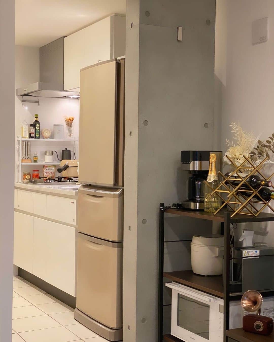 池田美佳のインスタグラム：「玄関を磨いて、台所のシンクを分解して全部掃除した✨🧼 良い気が巡りそう☺︎  #myroom #clean #refresh」