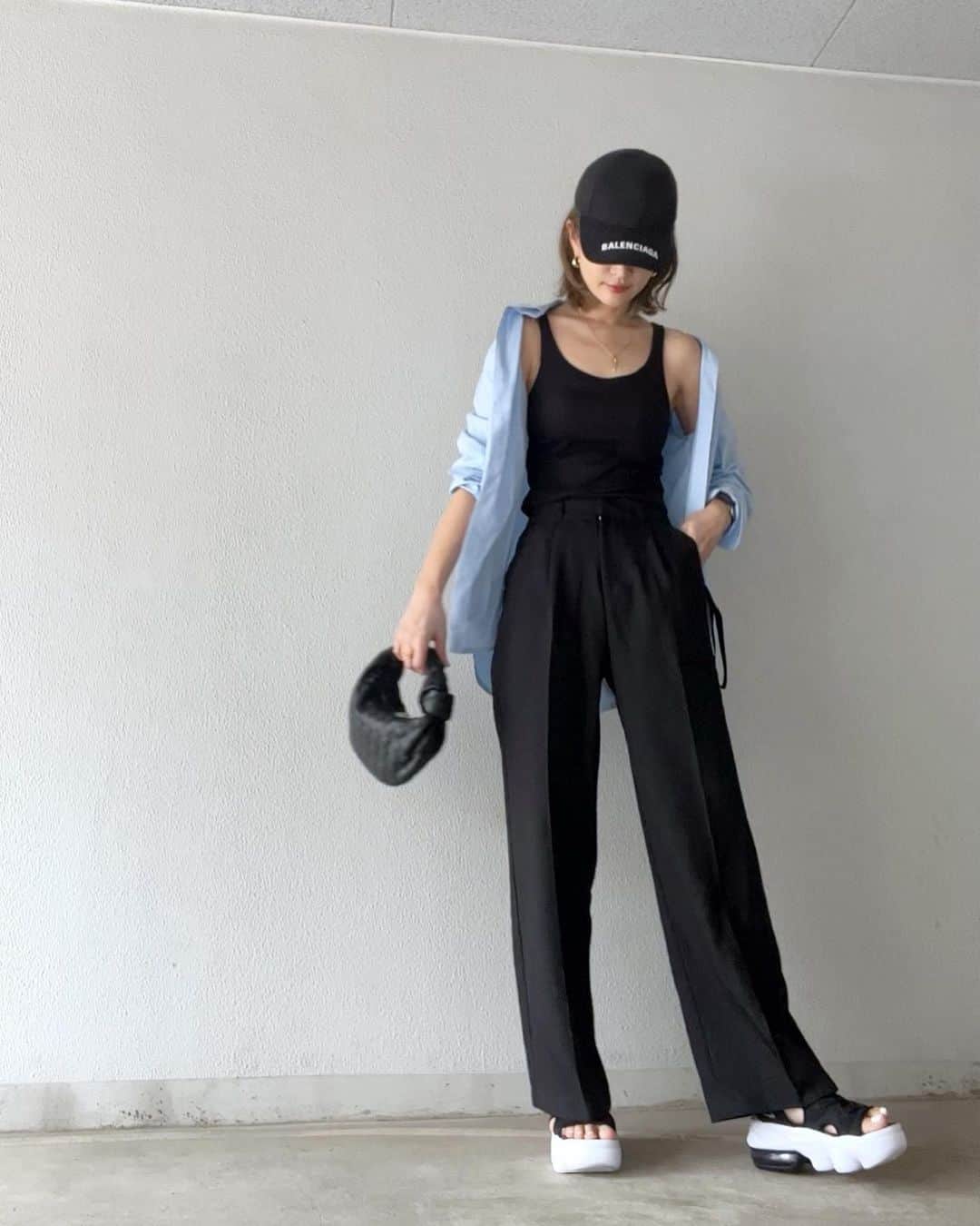 *✭ᏋണᎥ✭*のインスタグラム：「ㅤㅤㅤㅤㅤㅤㅤㅤ この配色すき♡ ㅤㅤㅤㅤㅤㅤㅤㅤ shirt @tokyogirlsmarket_official  inner @uniqlo  pants @reedit_official  sandal @nike  cap @balenciaga  bag @bottegaveneta.bv  ㅤㅤㅤㅤㅤㅤㅤㅤ  #大人シンプル#オトナカジュアル#大人コーデ#着回しコーデ#高身長コーデ #166cmコーデ #骨格ウェーブ#166cm#partegram#locari#韓国ファッション#한국패션#한국#エアマックスココ」