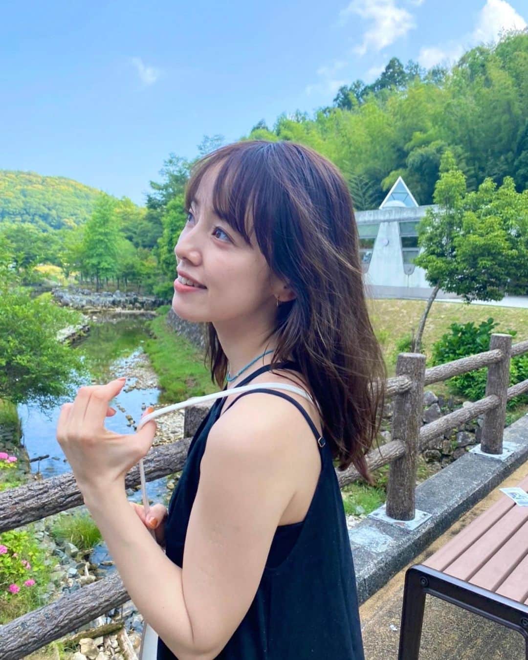 柳生みゆのインスタグラム：「この日の動画たちをTikTokにあげたので是非みてね〜☺︎最近雨多いけど夏はやっぱり楽しいなぁぁ🌈お気に入りのキャミワンピはこの夏買ったGAP！ #秋芳洞#山口旅行#キャミワンピ」