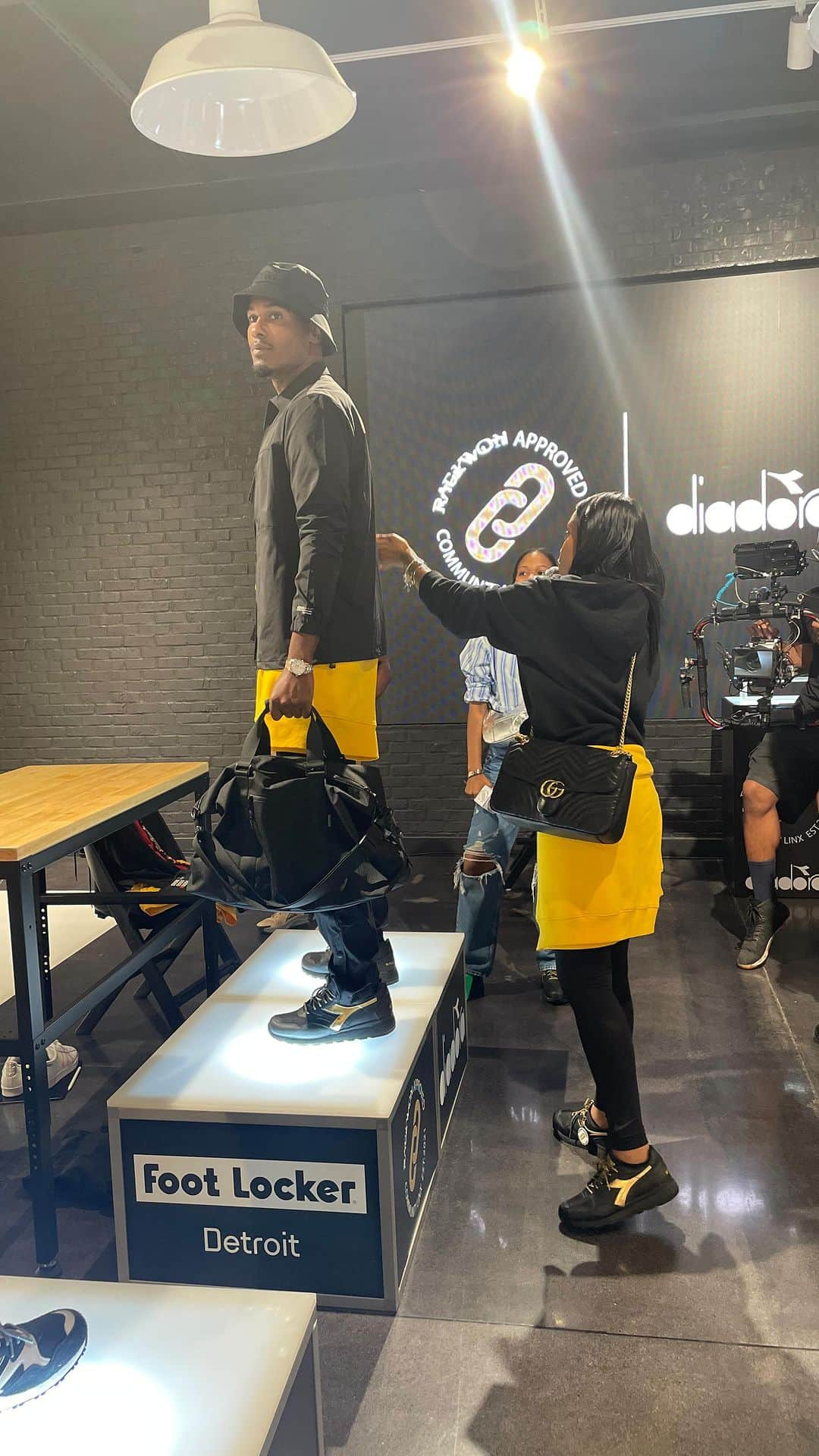 Draya Micheleのインスタグラム：「Thank you @footlockerdetroit for booking our models to represent your brand. This Styling event featured Detroit stylist swagging out @wutangclan ‘s @raekwon edition @reebok sneaker.  Check the tags to see the team.   PS- our host @latricedelgadomacon_ was the greatest! 😻  #wutangclan #detroitfashion #detroitstyle #flykicks #footlocker」