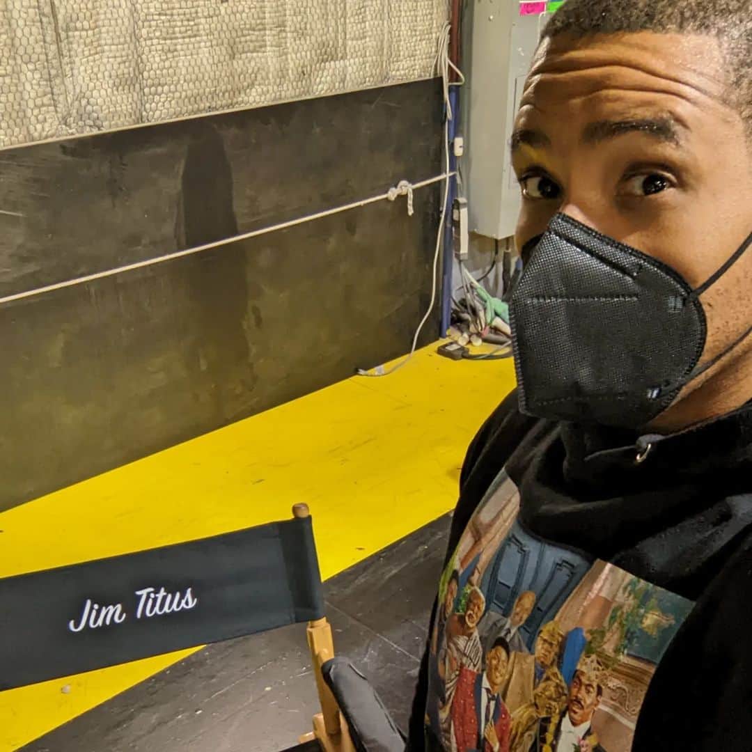 ジム・タイタスさんのインスタグラム写真 - (ジム・タイタスInstagram)「Higher highs and higher lows...I finally reached the holy grail of TV actors. I booked a Series Regular role on a major cable network pilot! Unfortunately, after months of limbo, the network decided not to move forward with the series.   It was an experience I'll never forget. I grew up on sitcoms, and now, I was a sitcom dad, with my own sitcom house, and sitcom family! A literal dream come true. Special shout out to my TV wife @kritzer who was just amazing to work with!  I have faith that one of two things will happen moving forward. Either there will be another major gig that comes about as a direct result of this pilot, or there will be an amazing project that I wouldn't have been able to do had I still been under contract. Whatever the future holds...I can't wait to take it all in 🙏🏾🙏🏾」7月20日 2時58分 - jimtitus