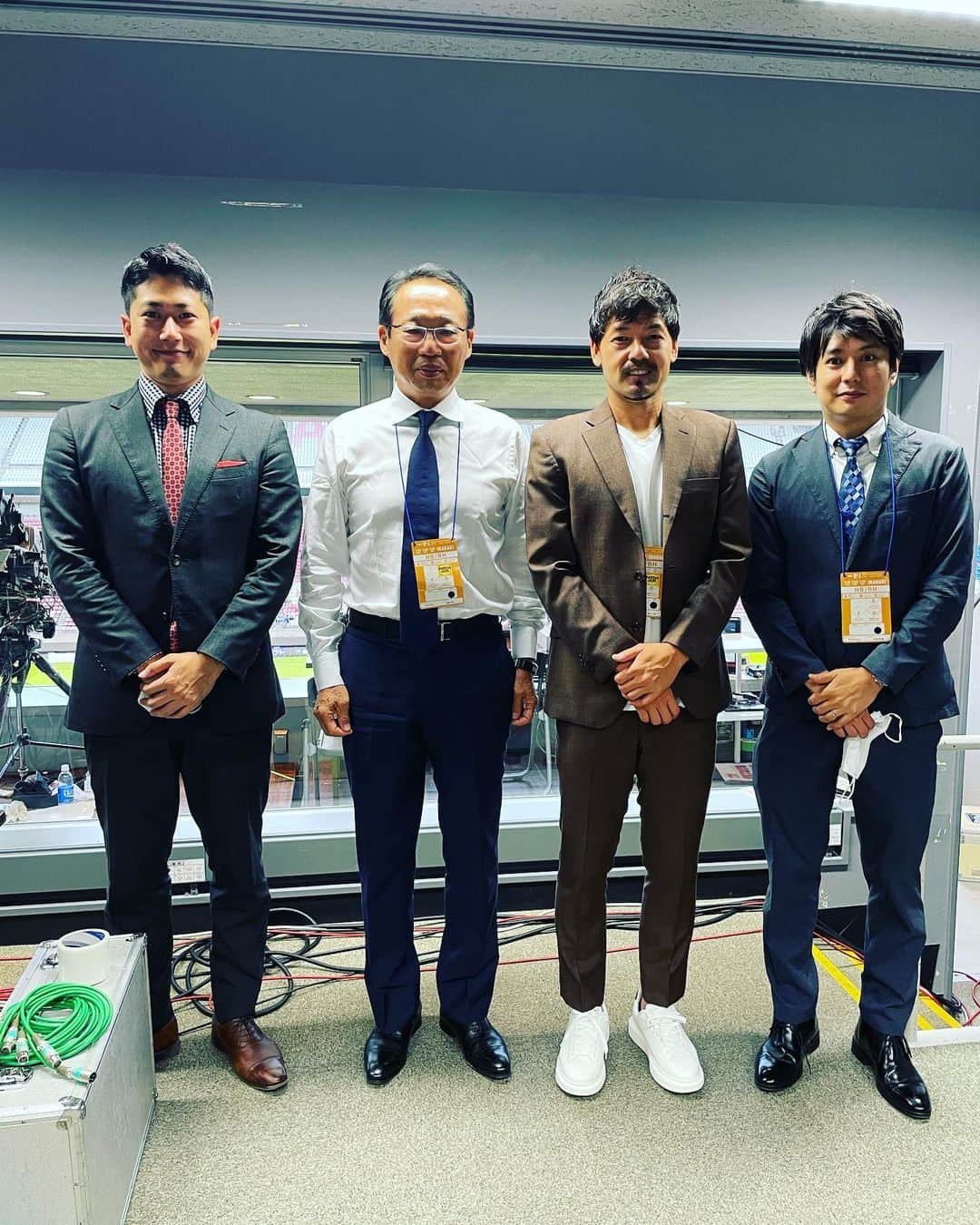 松井大輔のインスタグラム：「日本代表vs 香港　6-0  勝ちましたね。 #soccer #日本代表 #サッカー #fujitv #フジテレビ #岡田武史　さん」