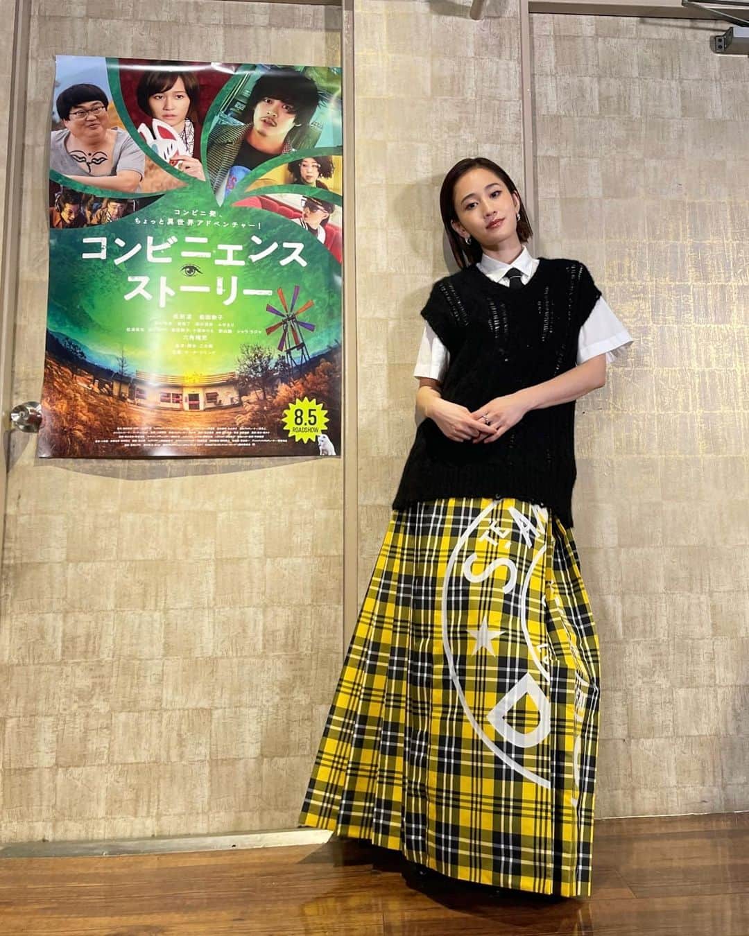 前田敦子のインスタグラム：「. 映画『コンビニエンス・ストーリー』 完成披露舞台挨拶でした。  登場人物全ての人が奇妙で個性的で愛らしくて。 異世界アドベンチャーのジェットコースター🎢 早く皆様にも味わっていただきたいです。  公開は８月５日あと少しですね！！  洋服 @dior  アクセサリー @bulgari  styling @yusukearimoto  hair &make @takahashi.riho  #DIOR #BVLGARI  #movie #コンビニエンスストーリー #コンビニ」