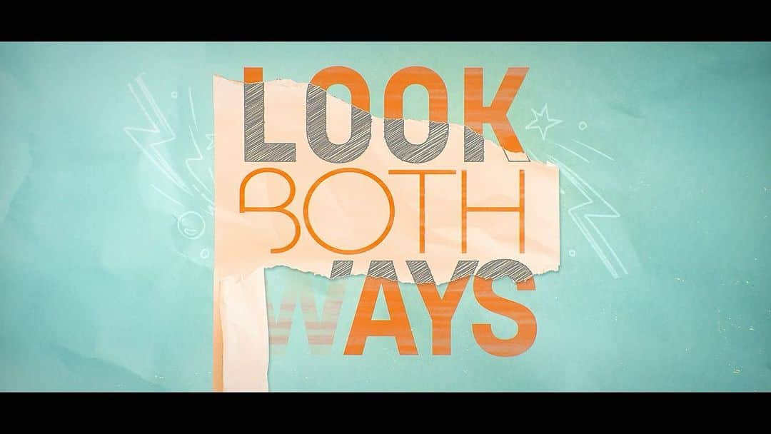 リリ・ラインハルトのインスタグラム：「LOOK BOTH WAYS on @netflix  August 17th ➡️⬅️ #LookBothWaysNetflix」