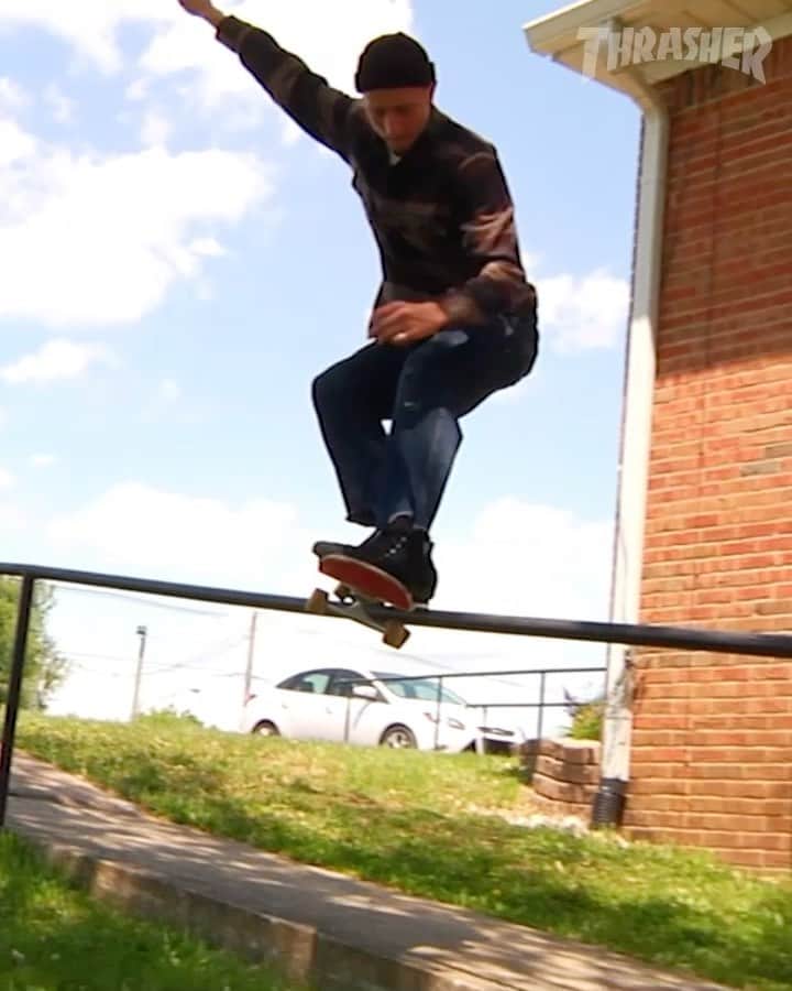 スラッシャーのインスタグラム：「👉🏾 @jakebraun_ x @drkrminc 🎞 New part playing on ThrasherMagazine.com 🔋」