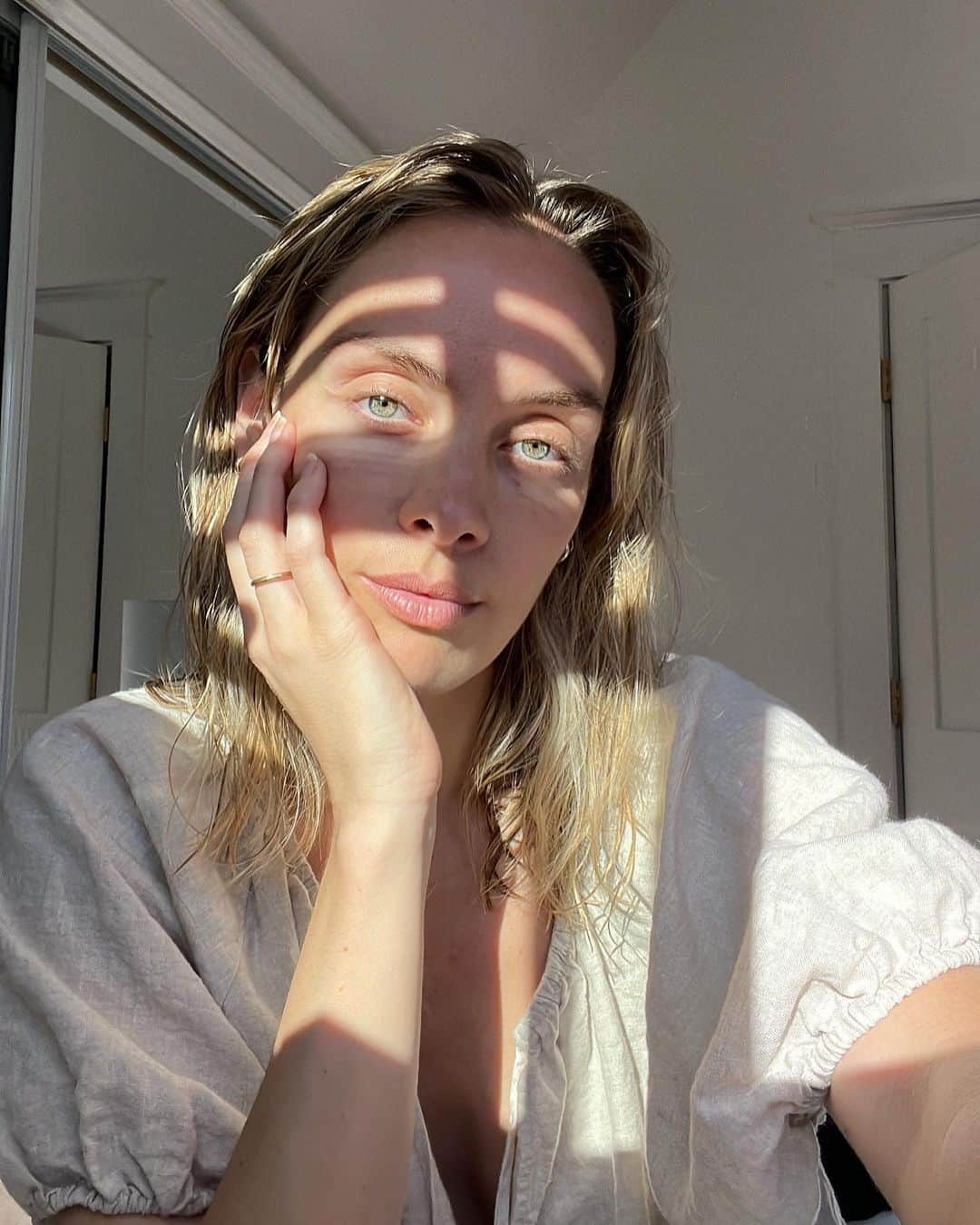 レイチェル・スカーステンのインスタグラム：「Shady business」