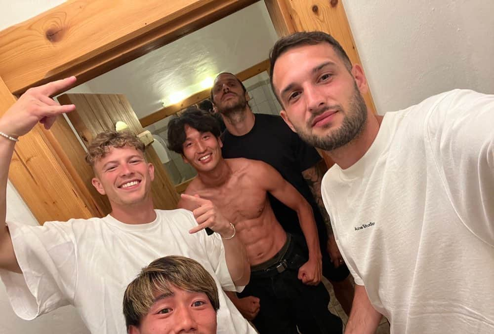 遠藤渓太さんのインスタグラム写真 - (遠藤渓太Instagram)「Danke für Unioner Danke für Mannschaft Kollegen Danke für meinen  großen Bruder Genki @1.fcunion🔴⚪️」7月20日 3時58分 - keita_1122