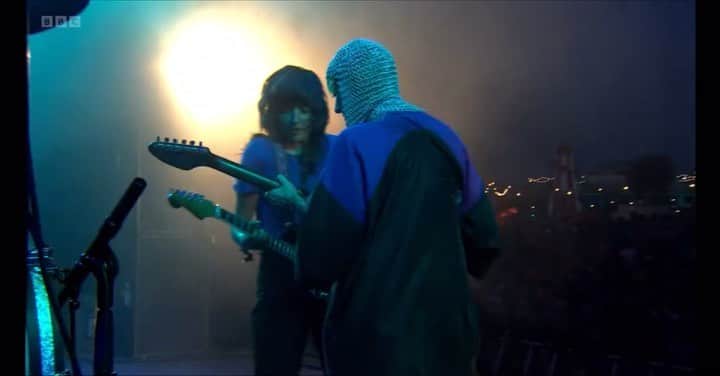 コートニー・バーネットのインスタグラム：「Diolch @catelebon for joining us at @glastofest !!! love ya 💚💚💚💚💚」