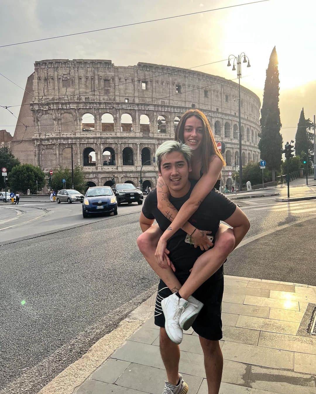 けんぞうのインスタグラム：「🏛」