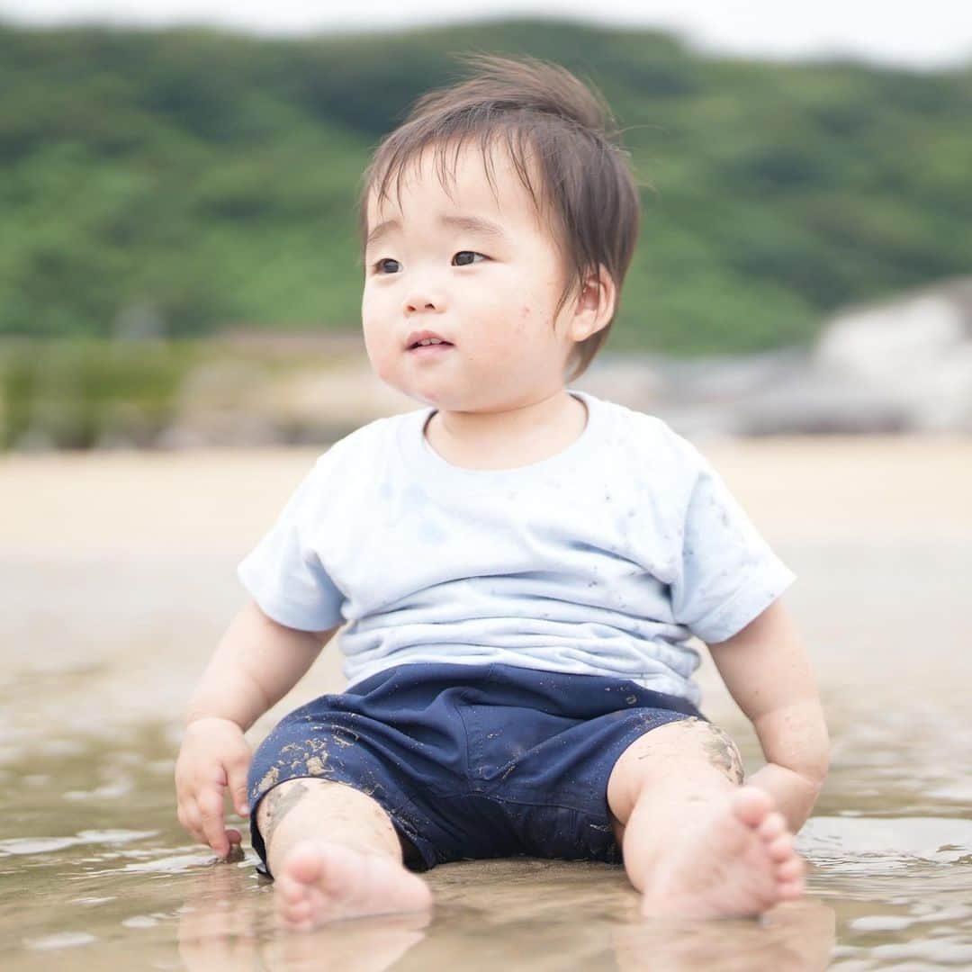 きりのさんのインスタグラム写真 - (きりのInstagram)「初めての海で泥まみれ🏖  最後は泥まみれが嫌になったそうちゃんです😂  #1歳男の子」7月20日 20時55分 - kirino0808