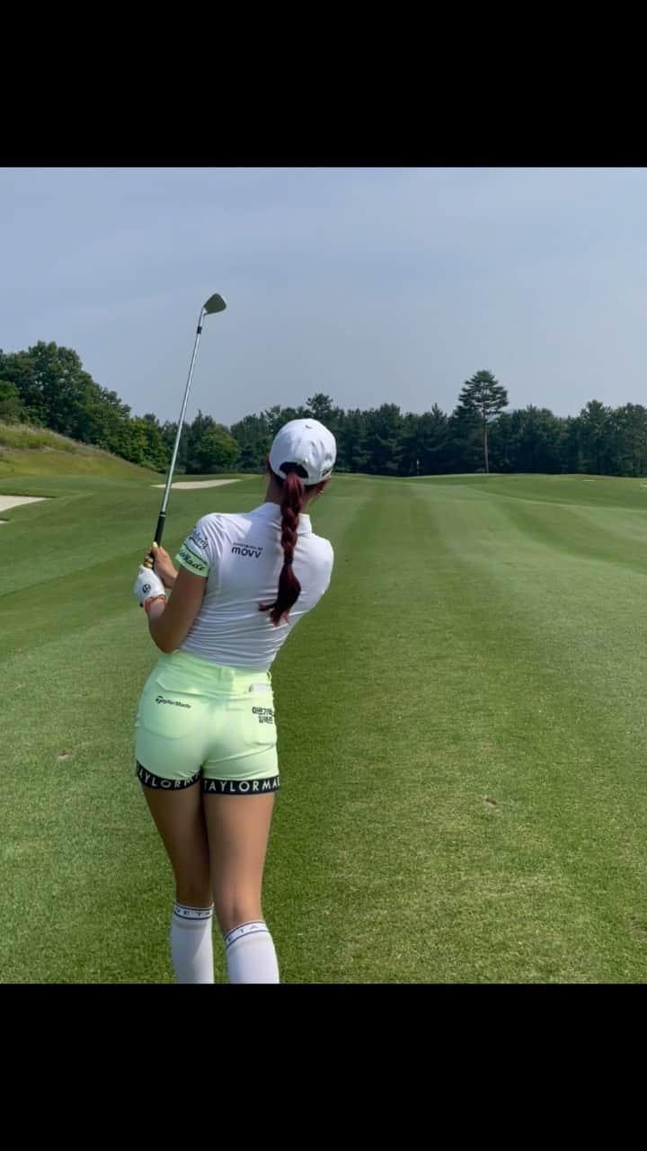 ユ・ヒョンジのインスタグラム：「_ @taylormadeapparel_kr」