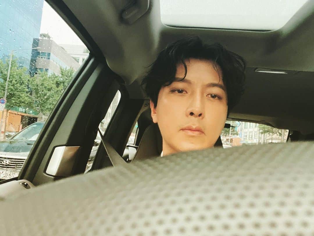 パク・コニョンのインスタグラム：「drive~    #연극햄릿#허지웅쇼」
