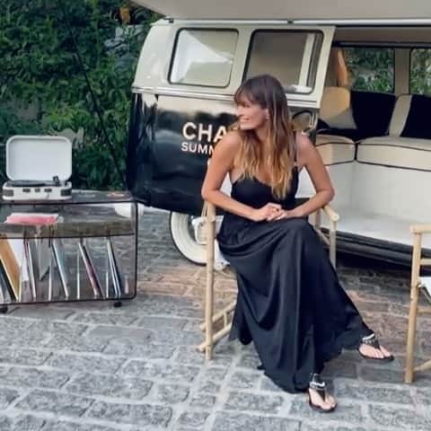 カロリーヌ・ド・メグレのインスタグラム：「Thank you Marbella ❤️🇪🇸 What a pleasure it’s been! @chanelofficial #ChanelSummerTour #ChanelMarbella  HMU @cami.arnaud  Video @saifoo7 @safemgmt」
