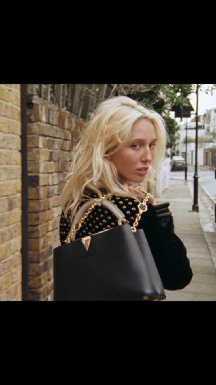 のインスタグラム：「The perfect canvas for reinterpretation. This season, #LouisVuitton’s Capucines takes on tonal colorblock accents as well as a new Flower Chain, which combines gold links and enamel Monogram flowers. Discover the campaign starring Olympia of Greece shot in London via link in bio. #LVCapucines」