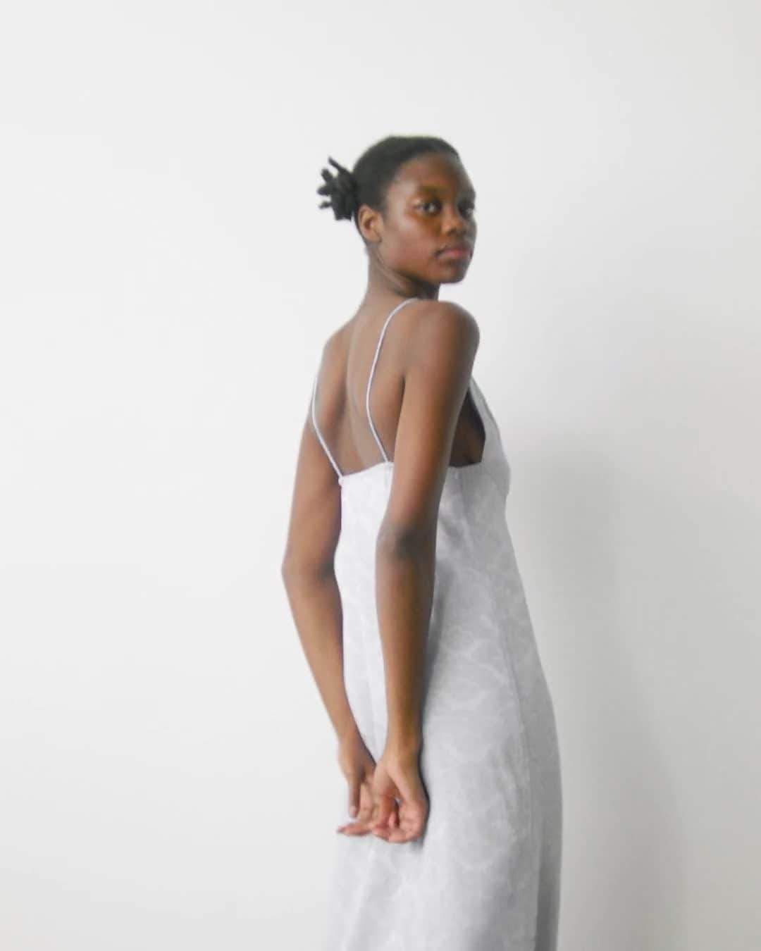 のインスタグラム：「Beat the heat. Strappy dresses for the win #PF22」