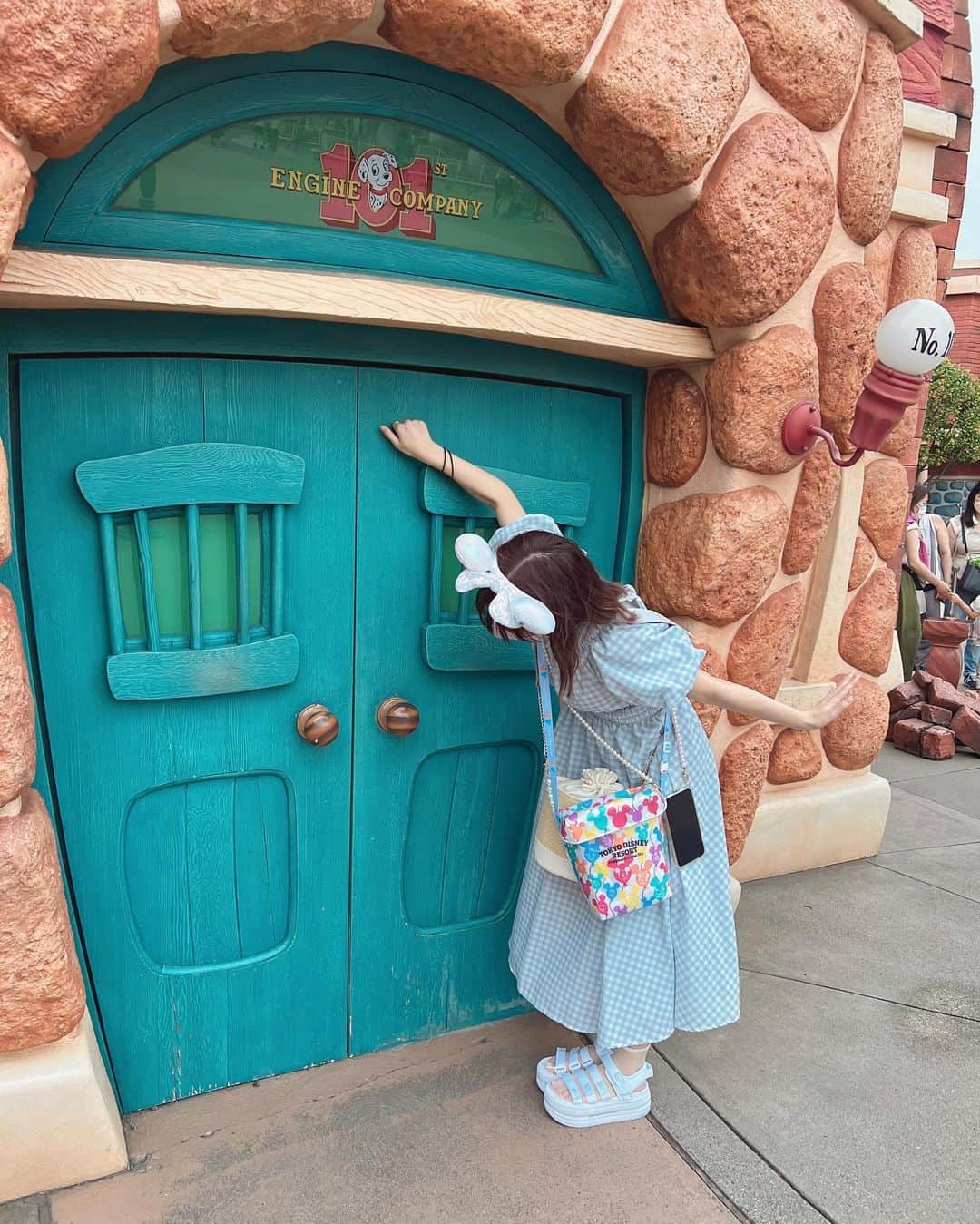 ゆりさんのインスタグラム写真 - (ゆりInstagram)「ディズニーコーデ🤍  👗ワンピース  @31sonsdemode  👡サンダル @nike  👜バック @31sonsdemode   #静岡 #アイドル #ロザリオクロス #ROSARIO+CROSS #七々瀬結理 #ゆりゆり #私服 #ディズニーランド #ディズニーコーデ #31sonsdemode #nike」7月20日 17時49分 - yuri_rosario_c