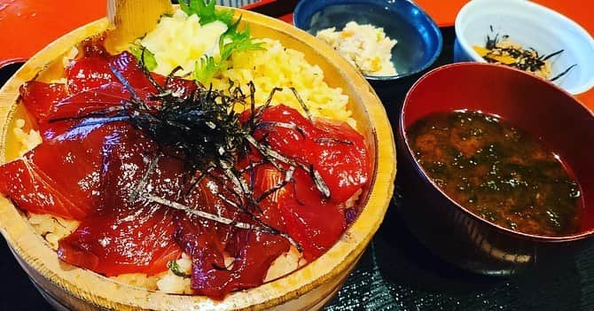 川上大輔さんのインスタグラム写真 - (川上大輔Instagram)「お伊勢詣り⛩ お詣りの後の、手こね寿司が美味すぎた🍣赤酢の酢飯大好きだ…。」7月20日 18時38分 - kanatataiga