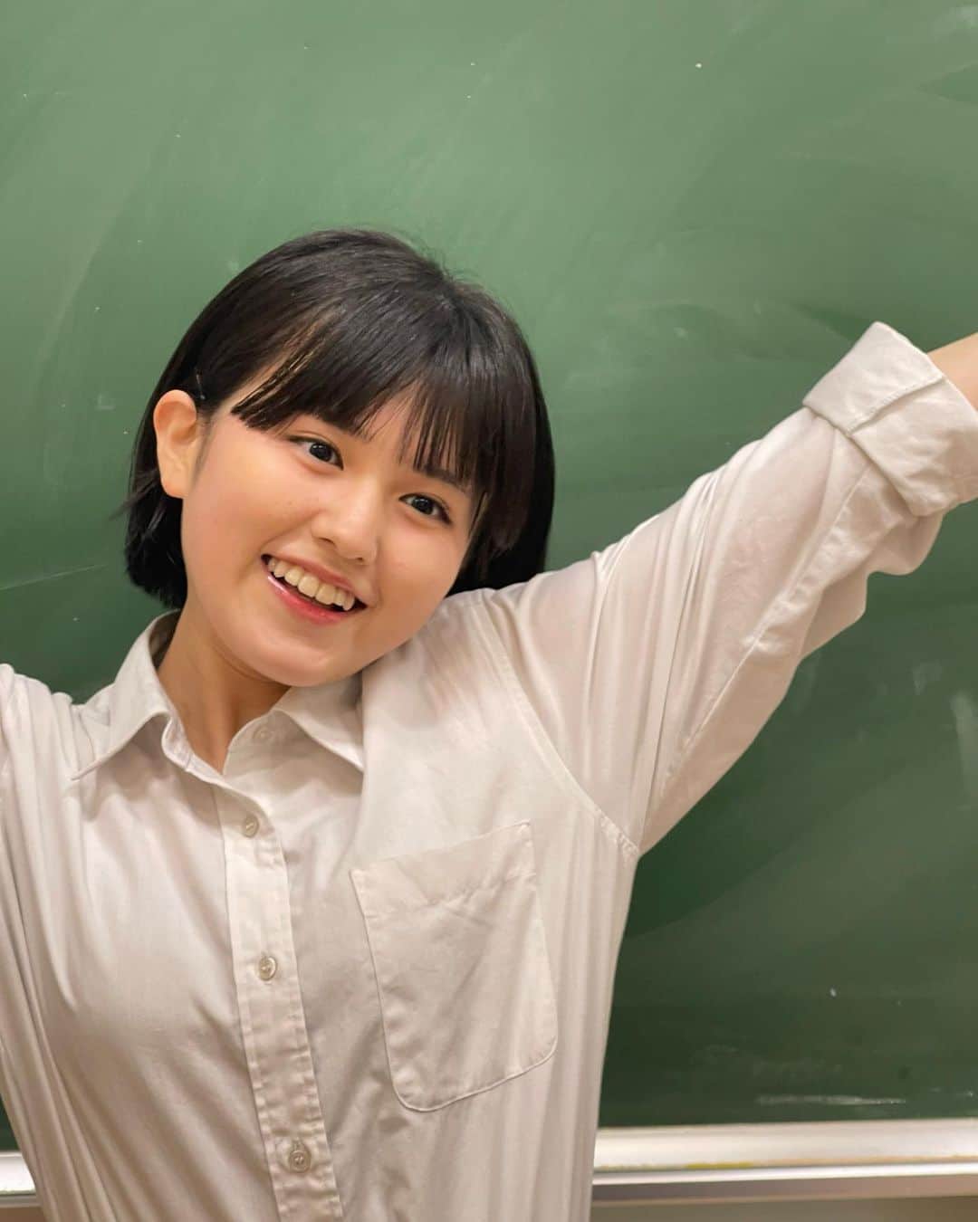 池田レイラのインスタグラム：「またまたこの間TikTokに投稿した動画の裏側です！😂  その動画と照らし合わせながらどこの部分の動きなのかを当ててみてください！🥳笑笑」